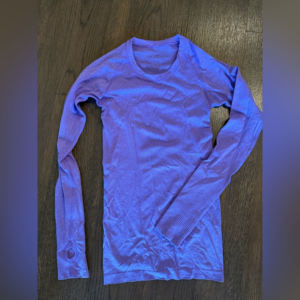 Women's Lululemon Purple Long Sleeve Athletic Top Size 4 with Thumb Holes